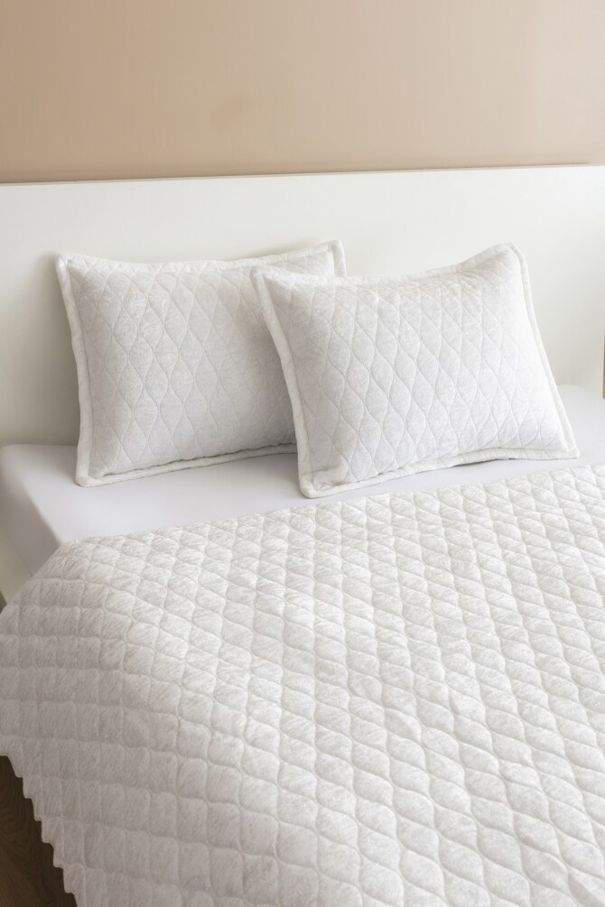 West Home White Double Bedspread (8' × 8,5') - 2