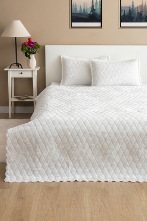 West Home White Double Bedspread (8' × 8,5') 